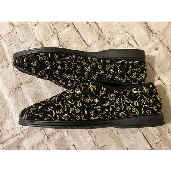 NWOT secret black floral embroidery slipper size 9 - Picture 6 of 7